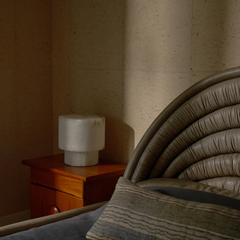 Kelly Wearstler Una Small Table Lamp — view 3